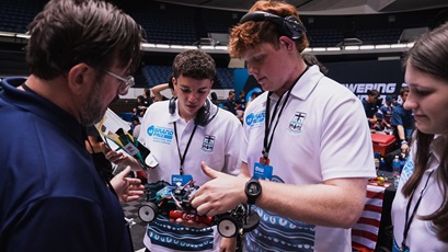 Australian student Ronan Johnson (second from right) recently participated in a Hydrogen Grand Prix event.